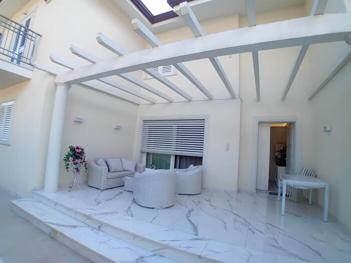 Casa con 5 locali in vendita in Pietrasanta