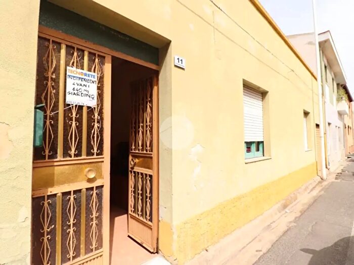 Casa quadrilocale in vendita in Via Colomba Antonietti, Cagliari