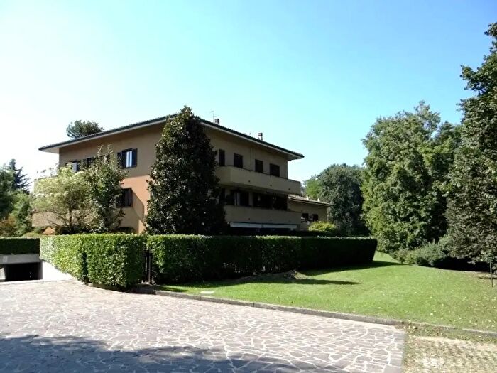 Appartamento trilocale in vendita in Via Manzoni, Lesmo