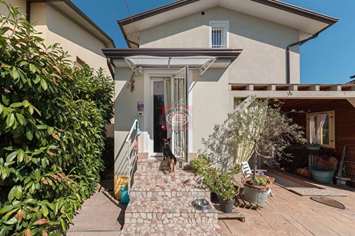 Casa con 5 locali in vendita in Cesena