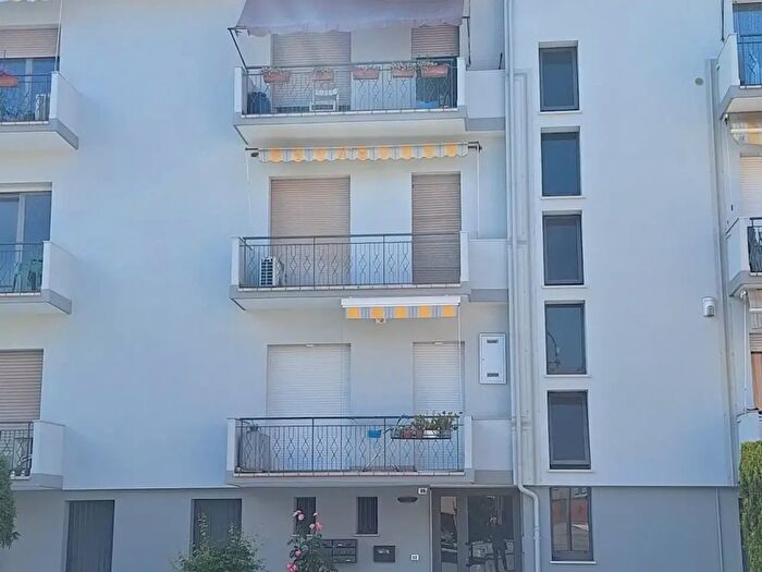 Appartamento trilocale in vendita in Via Irpinia, Venezia