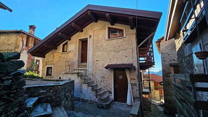 Casa quadrilocale in vendita in Località Dovesio Varallo Vercelli, Varallo