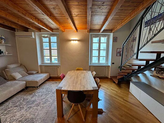 Appartamento trilocale in affitto in Via Milano, Como