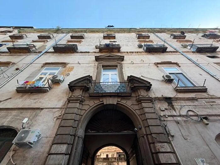 Appartamento trilocale in affitto in Via Pontenuovo, Napoli