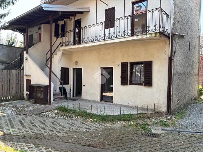 Appartamento bilocale in vendita in Via Giuseppe Garibaldi, Pombia