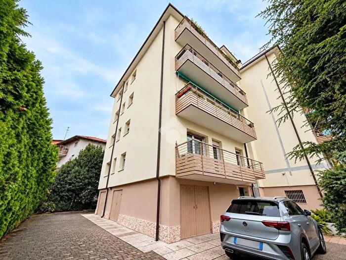 Appartamento quadrilocale in vendita in Via Vespucci, Venezia