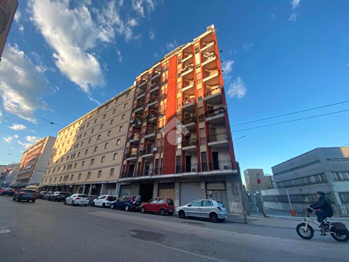 Appartamento trilocale in vendita in Corso Arnaldo Lucci, Napoli