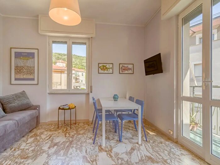 Appartamento bilocale in vendita in Via Gaetano Donizzetti, Finale Ligure