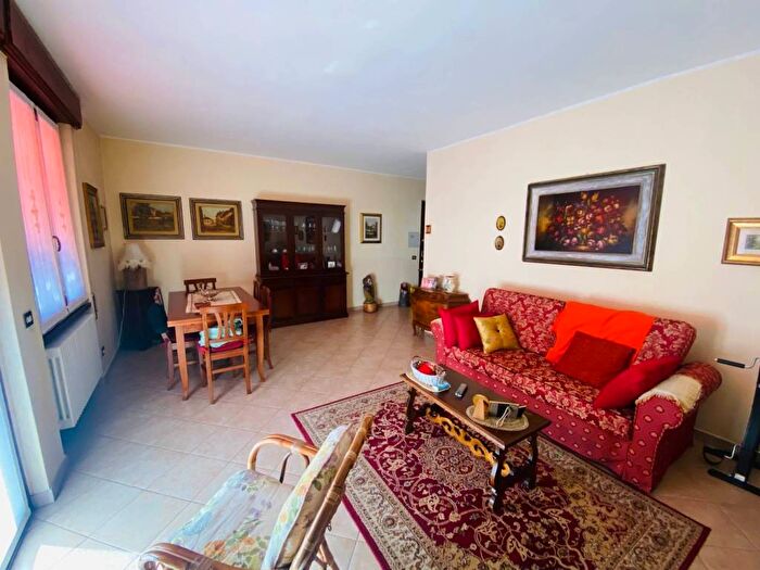 Appartamento trilocale in affitto in Via Giovanni Prati, Centro, Porlezza