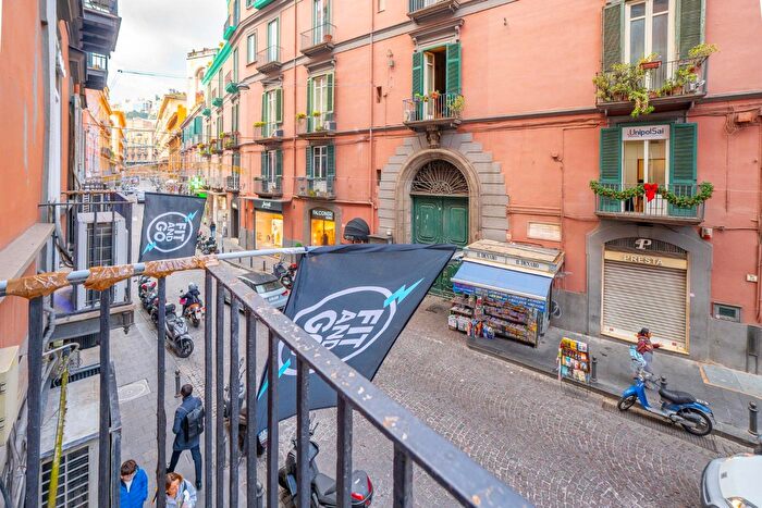 Appartamento trilocale in vendita in Via Gaetano Filangieri, Napoli