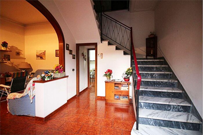 Casa con 7 locali in vendita in Vicopisano
