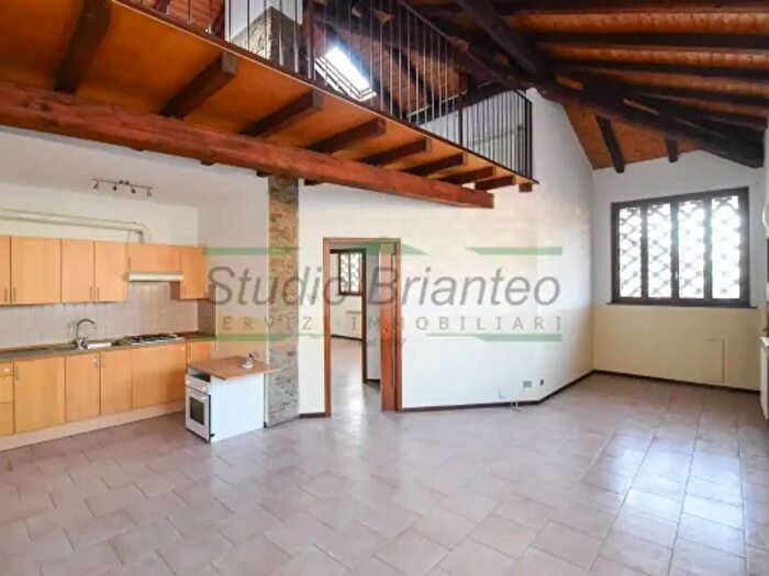 Appartamento trilocale in vendita in Via Comasina, Verano Brianza