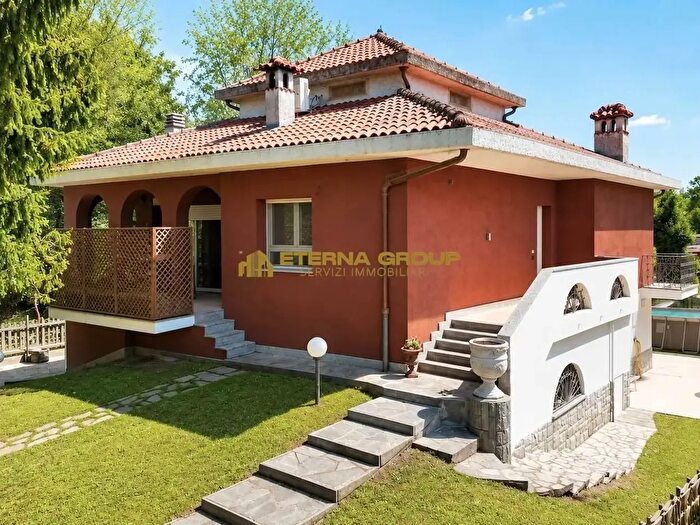 Casa con 8 locali in vendita in Via Moncenisio, Vinovo