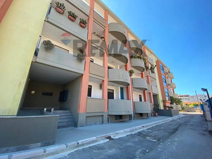 Appartamento con 6 locali in vendita in Via Materdomini, Brindisi