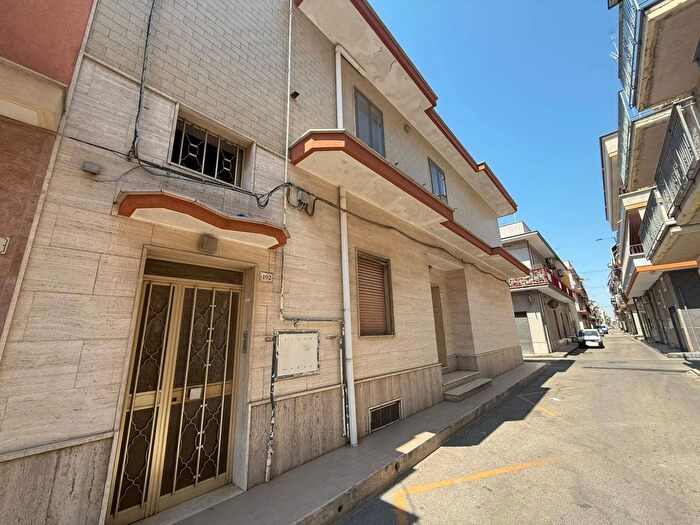 Casa con 6 locali in vendita in Via Silvio Pellico, Massafra