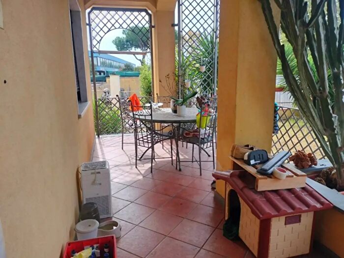 Casa con 8 locali in vendita in Carrara