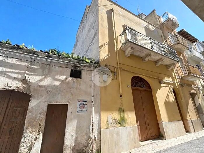 Casa con 6 locali in vendita in Via Andrea Cordone, Alcamo