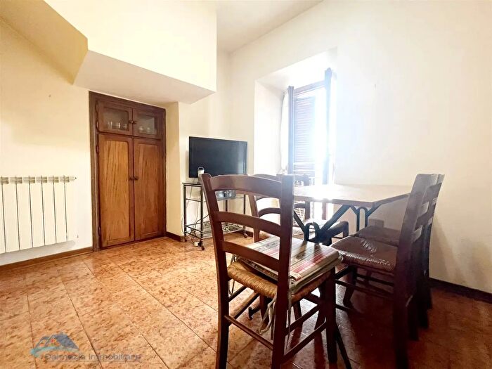 Casa con 6 locali in vendita in Frazione Valle San Martino, Spoleto