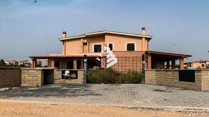 Casa con 5 locali in vendita in Via Enrico De Nicola, Pomezia