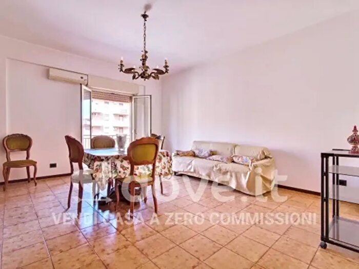 Appartamento trilocale in vendita in Via Olindo Guerrini, Palermo