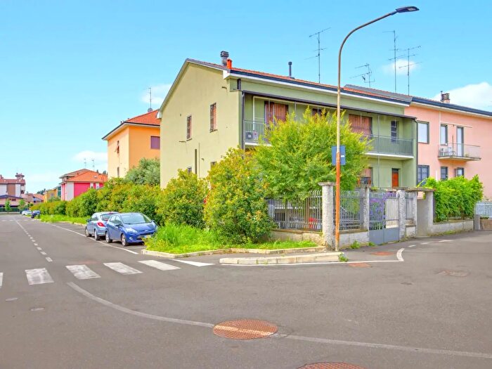 Appartamento trilocale in vendita in Via Porra, Bollate