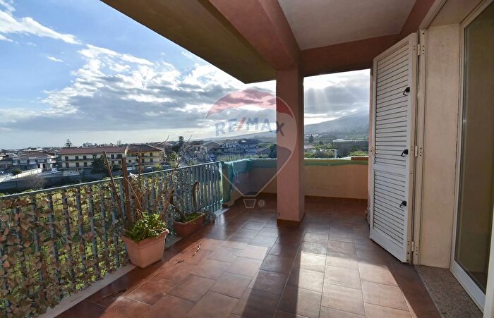 Appartamento con 7 locali in vendita in Via Umberto, Fiumefreddo Di Sicilia