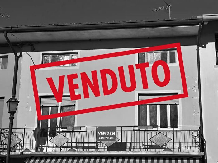 Appartamento con 6 locali in vendita in Piazza San Paolino, Mortegliano