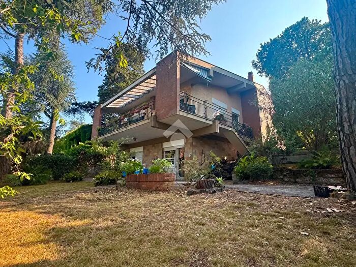 Casa con 12 locali in vendita in Via delle Mimose, Anguillara Sabazia