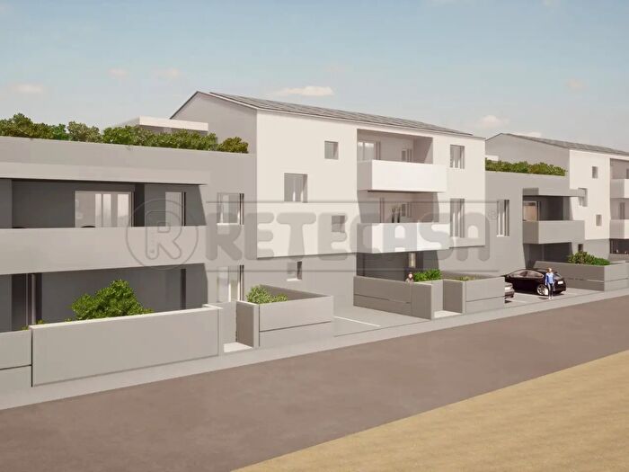 Appartamento con 5 locali in vendita in Via Francesco De Buzzaccarini, Costabissara