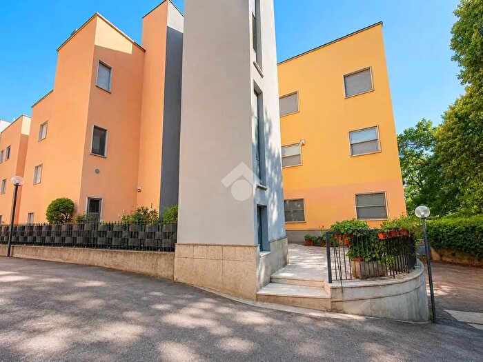 Appartamento quadrilocale in vendita in Via Caprini, L'Aquila