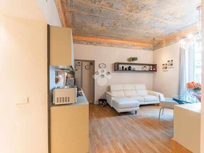 Appartamento trilocale in affitto in Via San Fermo, Turati, Milano