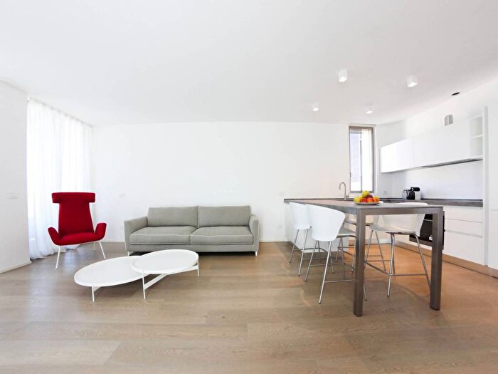 Appartamento bilocale in affitto in Via Volturno, Isola, Milano