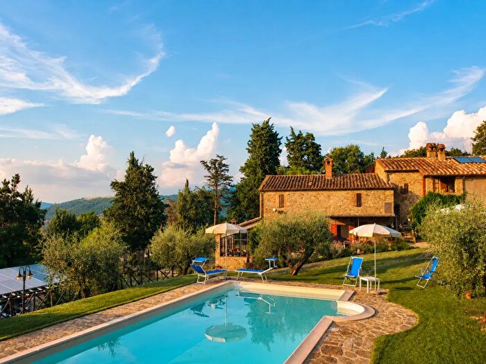 Casa con 8 locali in vendita in Passignano Sul Trasimeno