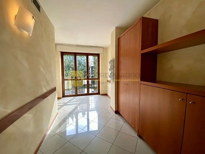 Appartamento con 6 locali in vendita in Corso Giacomo Matteotti, Lecco