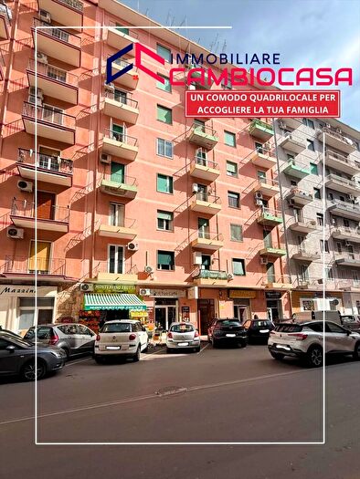 Appartamento quadrilocale in vendita in Via Cesare Battisti, Taranto