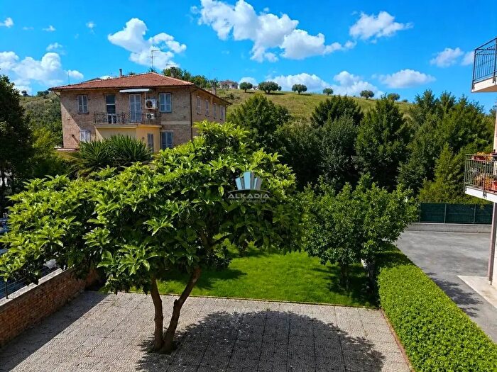 Casa con 19 locali in vendita in Porto San Giorgio