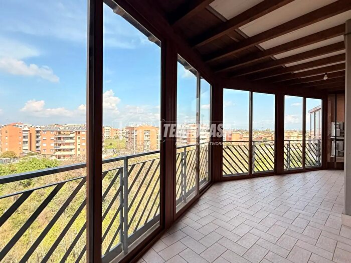 Appartamento trilocale in vendita in Via Sedrina, Roma