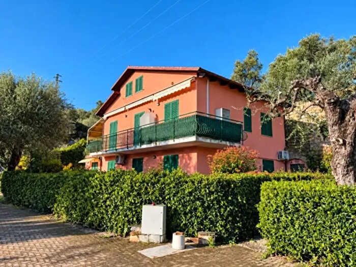 Appartamento quadrilocale in vendita in Via Civezza, San Lorenzo Al Mare