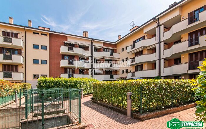 Appartamento trilocale in vendita in Via a Volta, Arese