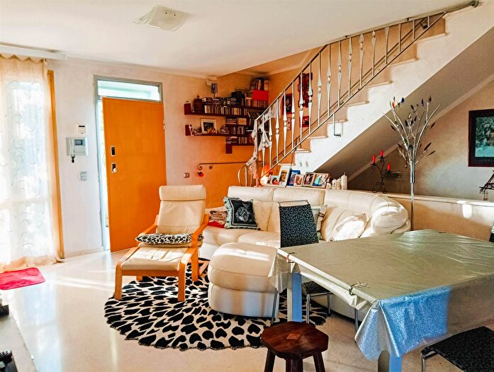 Casa con 6 locali in vendita in Guardistallo