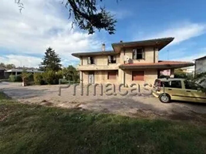 Appartamento con 5 locali in vendita in Via Santa Lucia, Bevilacqua