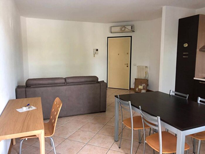 Appartamento trilocale in affitto in Via Savonarola, Savonarola Ponte Molino, Padova