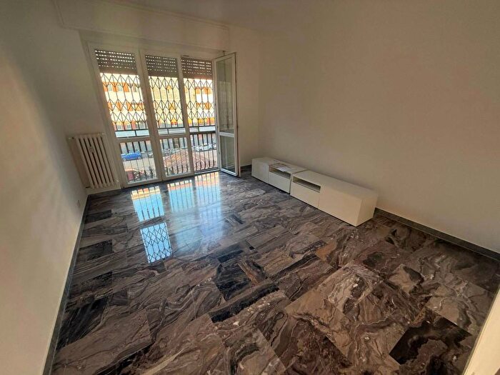 Appartamento trilocale in affitto in Via Val di Sole, Vigentino Fatima, Milano