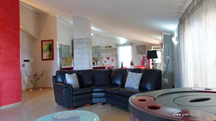 Appartamento con 6 locali in vendita in Via Solaro, Briatico