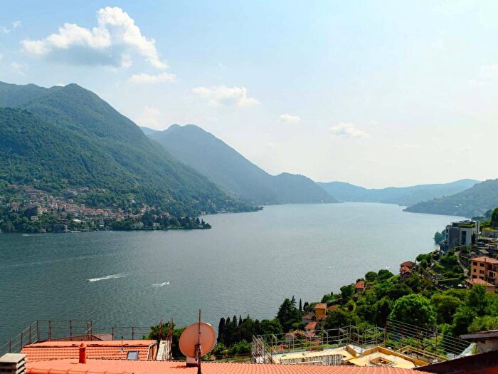 Appartamento trilocale in affitto in Via Colonghera, Centro, Carate Urio