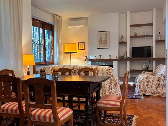 Appartamento con 6 locali in affitto in Firenze