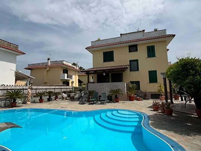 Casa con 5 locali in affitto in Via Staffetta, Lago Patria, Giugliano in Campania