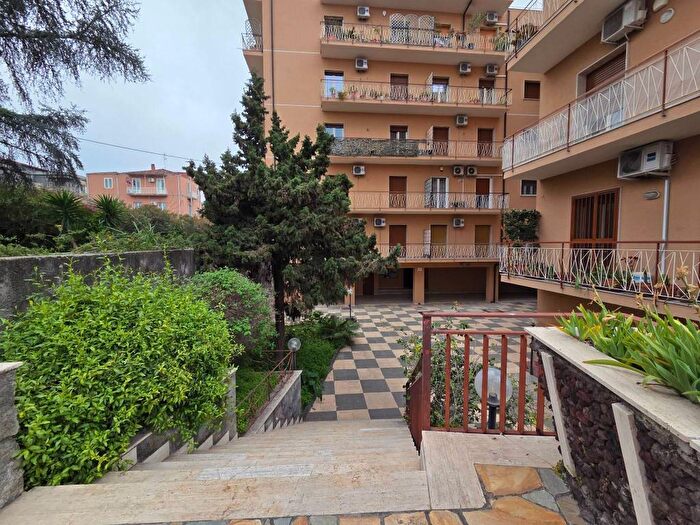 Appartamento quadrilocale in affitto in Via Nuovalucello, Nuovalucello Leonardo Da Vinci, Catania