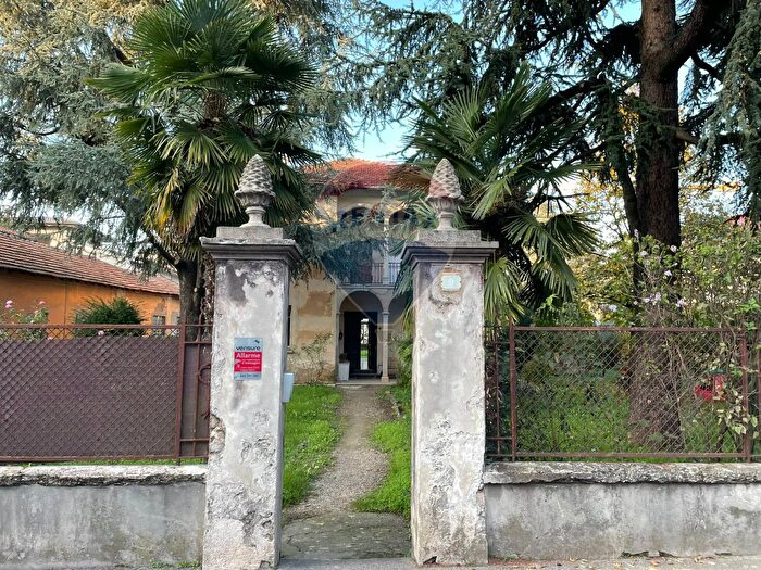 Casa con 7 locali in vendita in Treviglio