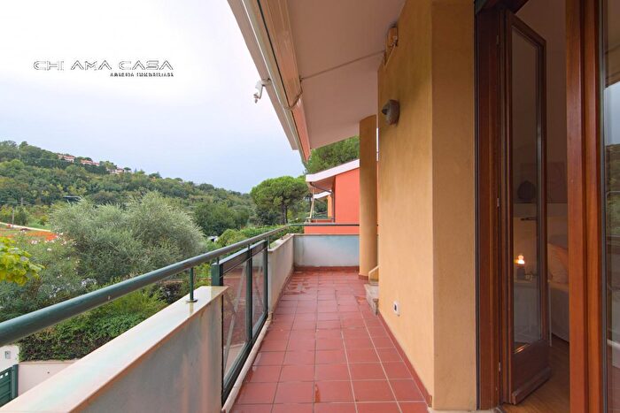 Casa con 6 locali in vendita in Strada Panoramica Ardizio, Pesaro